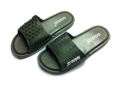 文登市四季鞋帽销售中心 夏款男女凉拖鞋批发，四季居家首选