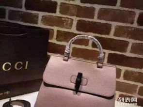 奢侈品包包批发市场探析 以普拉达女包及上海服装鞋帽箱包批发为例