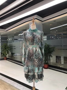 迪菲娜秋冬装尾货特价批发 广州品牌女装、鞋帽、箱包一站式折扣采购指南