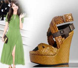 2012欧美时尚潮流 坡跟罗马鞋新风尚与女鞋批发行情解析